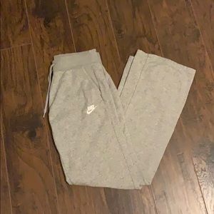 Women’s grey Nike pants Size small